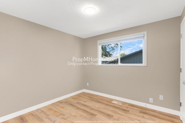 Building Photo - Thoughtfully Updated Two Bedroom Duplex in Oak Grove! DEPOSIT SPECIAL