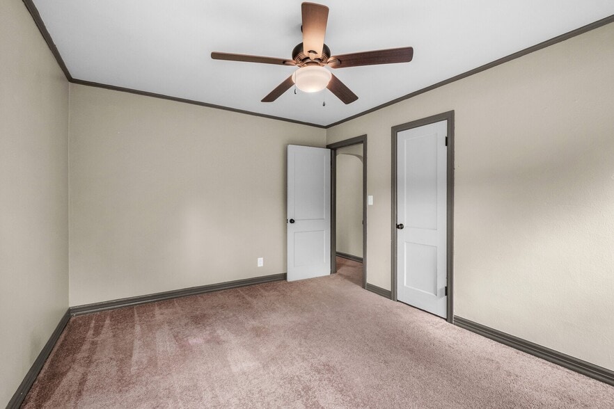 Building Photo - 2228 W Wedington Dr