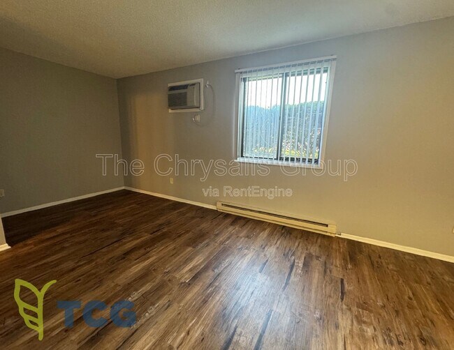 Building Photo - 2402 Marquette Rd