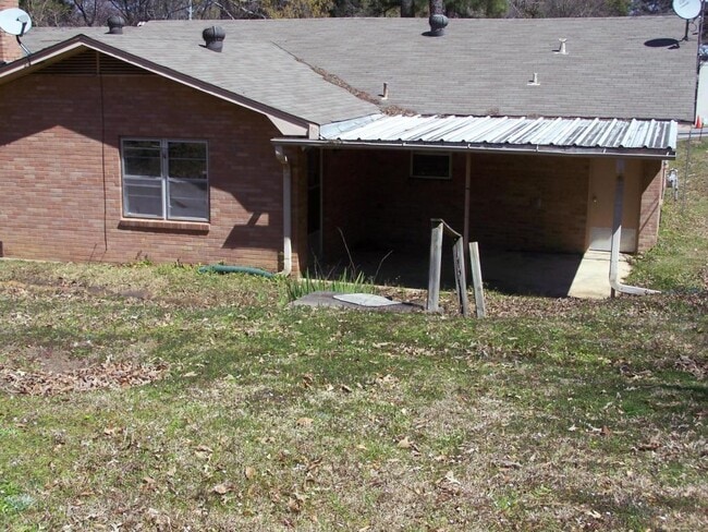 Building Photo - 2011 Tryon Rd