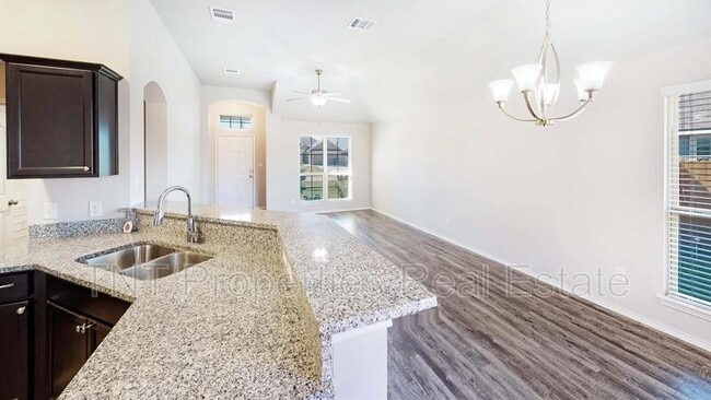 Building Photo - 812 Mockingbird St