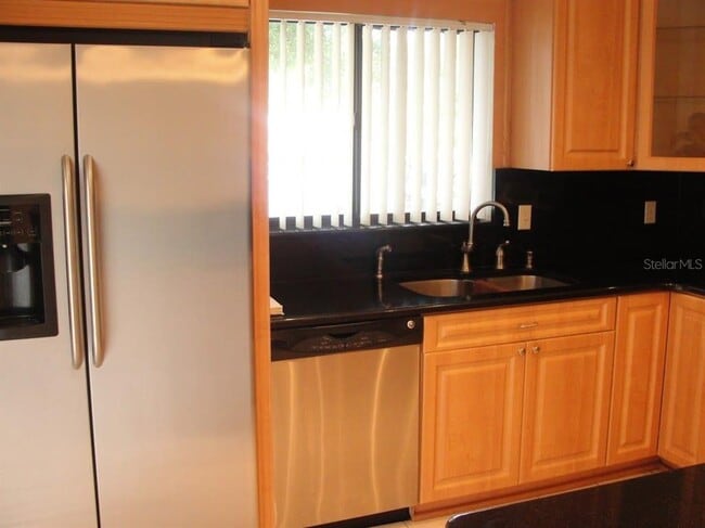 Building Photo - 15235 W Pond Woods Dr