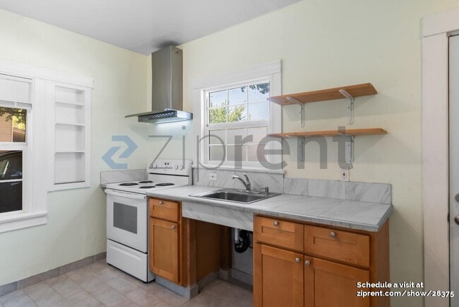 Building Photo - 748 S 11th St