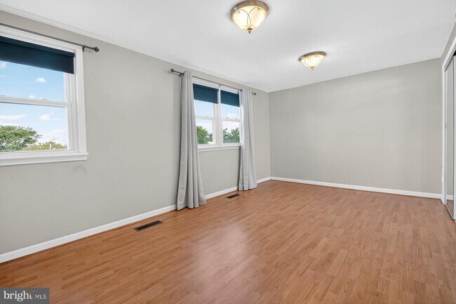 Building Photo - 643 47th St