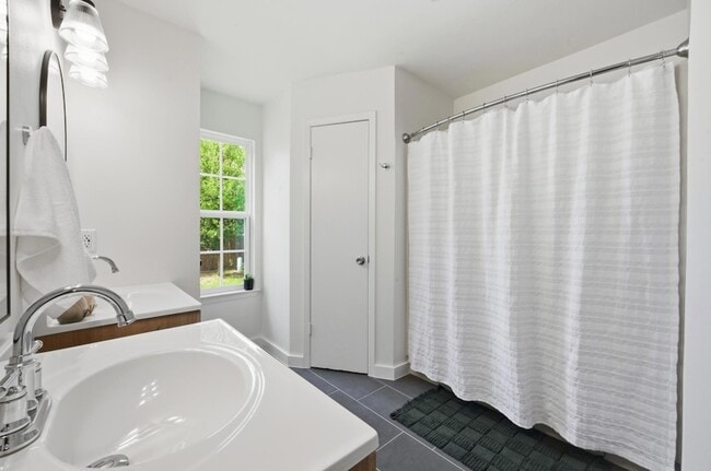 Building Photo - 6307 Tara Dr