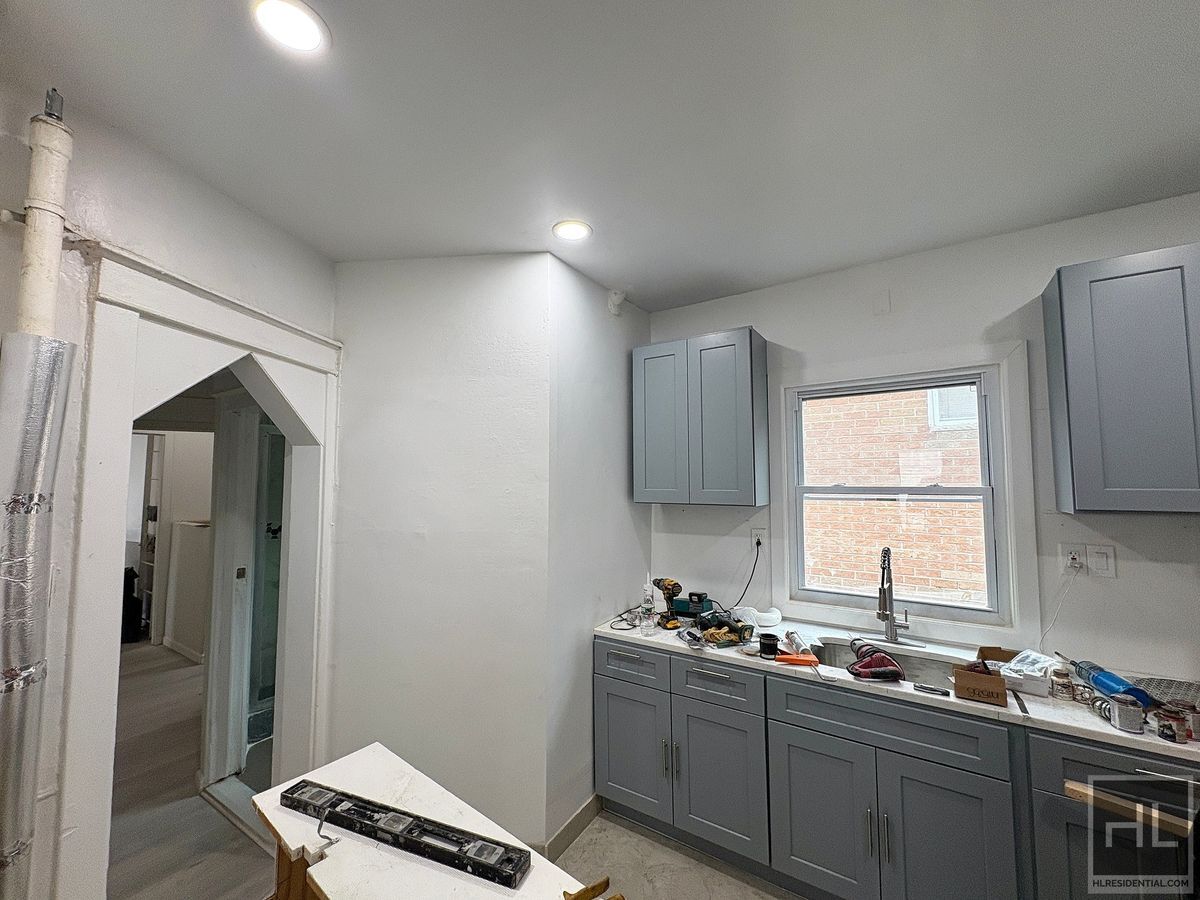 Building Photo - EASTCHESTER ROAD, BRONX