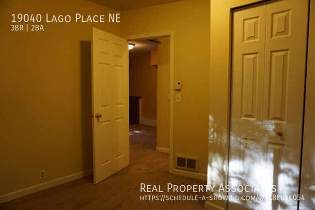 Building Photo - 19040 Lago Pl NE