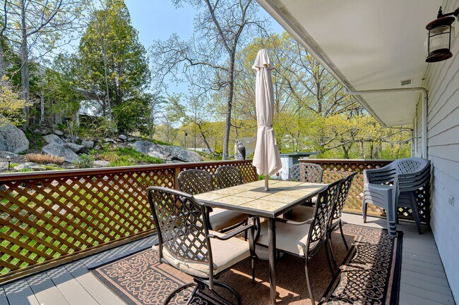 Building Photo - WINTER RENTAL: Two Beaches Cottage