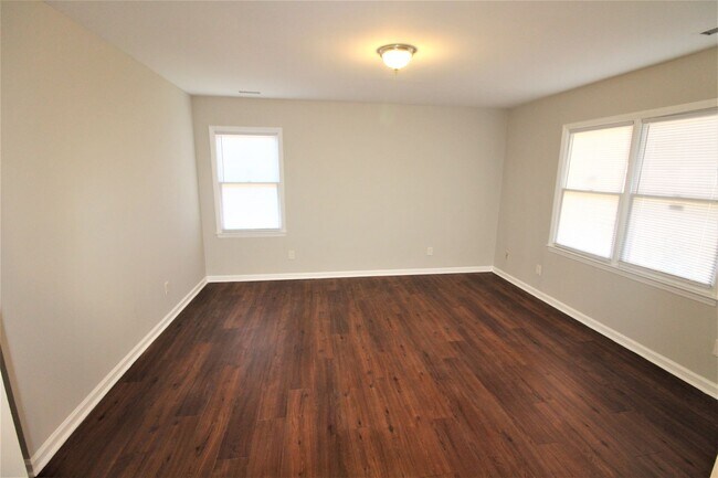 Building Photo - Move-In Ready Ranch Minutes from Plaza Midwood, NoDa & Uptown