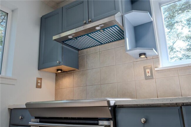 Building Photo - 8025 Cedar Cove