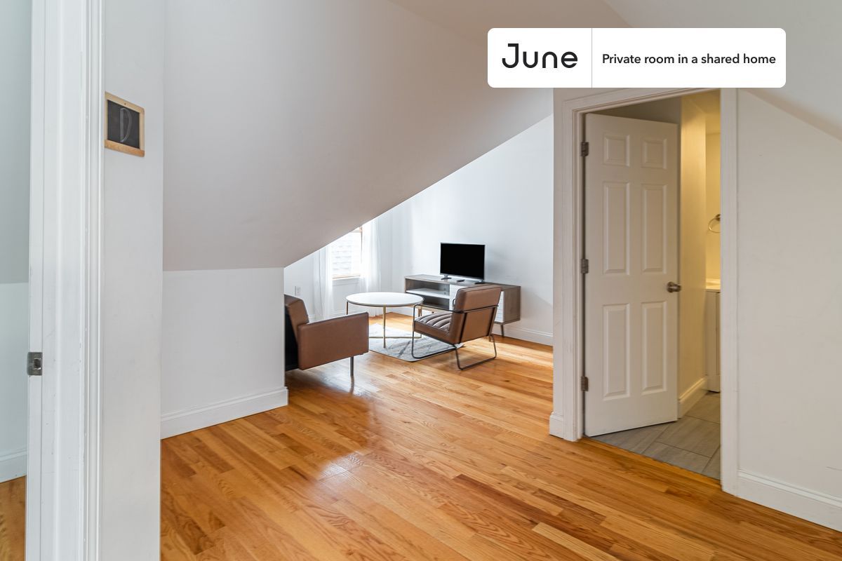 Building Photo - Room in Shared 6 bed/2 bath home