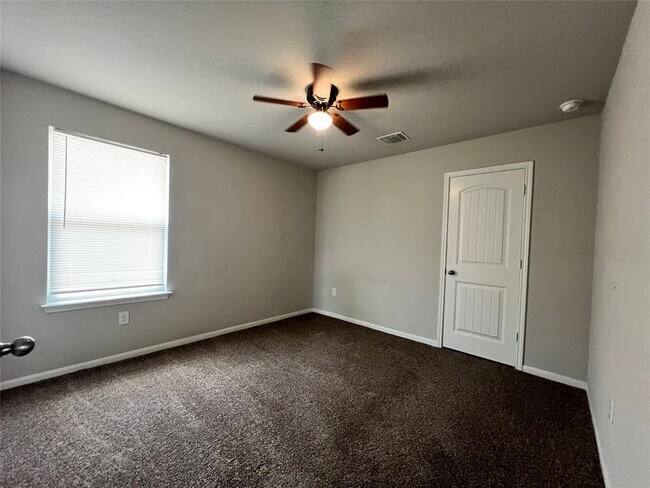 Building Photo - 3412 Couch Dr