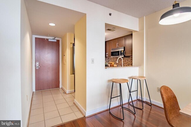 Building Photo - 1150 K St NW