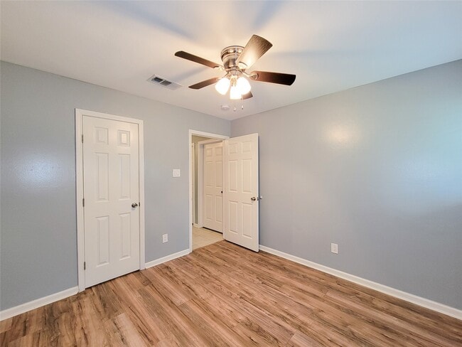 Building Photo - 5846 Ettrick Dr
