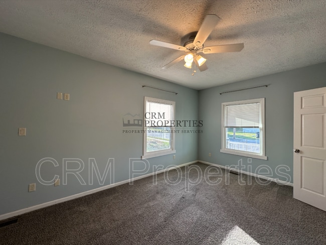 Building Photo - 414 W King St