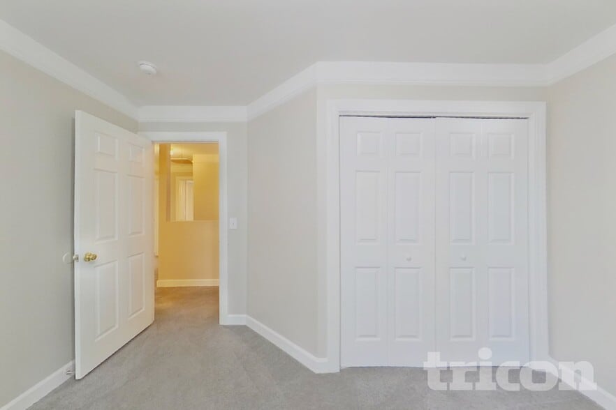Building Photo - 201 Clearmeadow Dr