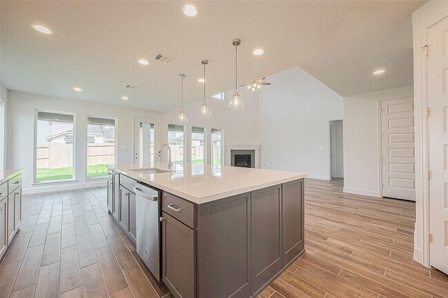 Building Photo - 29803 Breezy Pnes Lp