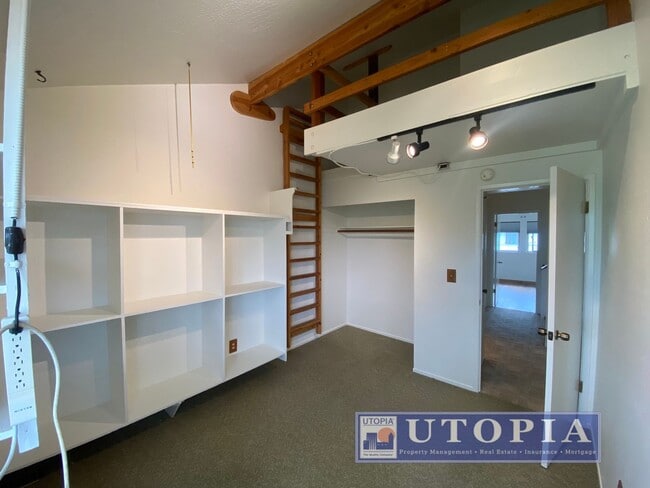 Building Photo - Charming 3 bed, 1.5 bath home in Live Oak, close to the beach and local markets