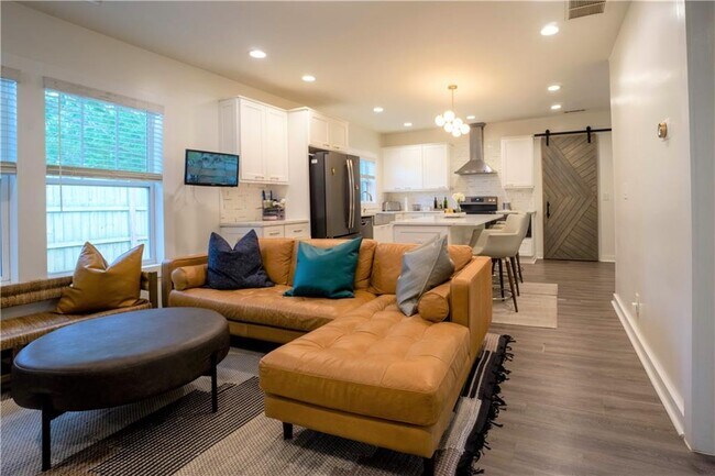 Building Photo - 811 King Rd