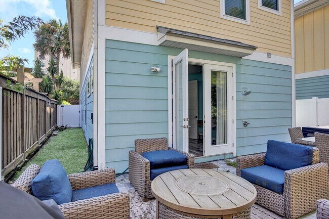 Building Photo - Luxury Beach Living Just Two Blocks from the Ocean – 4 Bed/3 Bath Fully Furnished Jacksonville Be...