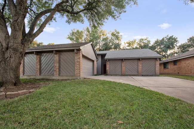 Building Photo - 2411 Cypressvine Dr