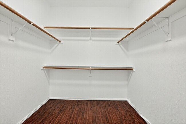 Building Photo - 1006 Hidden Creek Dr