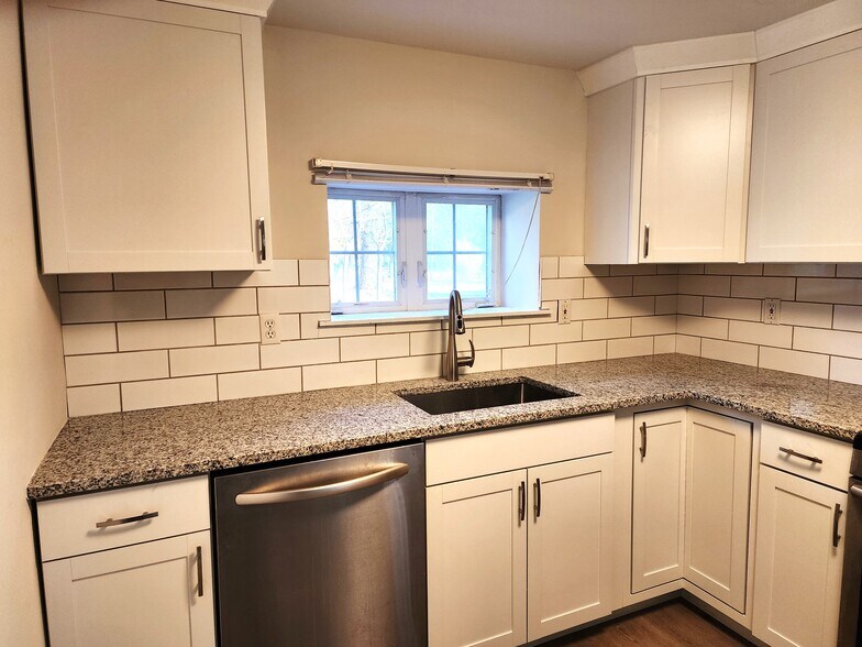 Building Photo - 296 Hockhockson