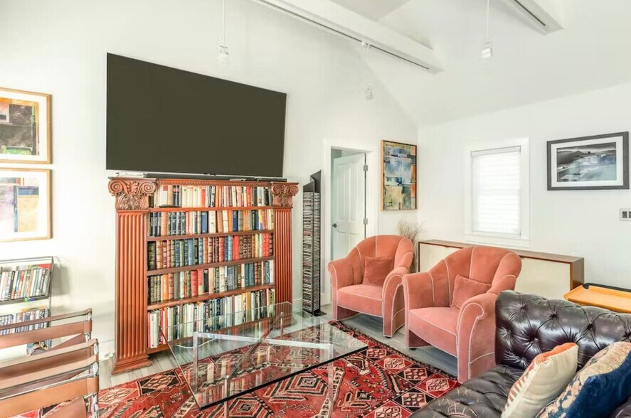 Building Photo - 629 Elizabeth St