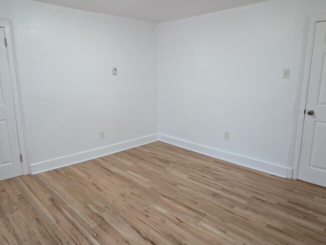 Building Photo - 64 Liberty St