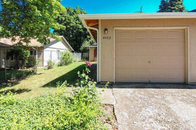 Building Photo - 4483-4485-4485 Campbell Dr SE