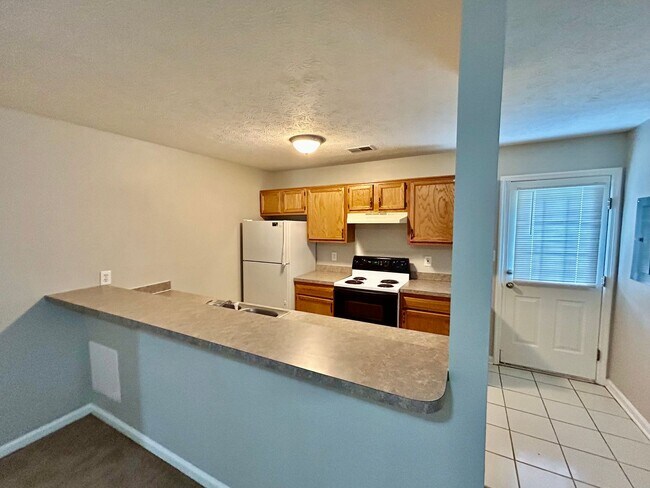 Building Photo - 2 Bed 1.5 Bath Pay ONLY Electric!