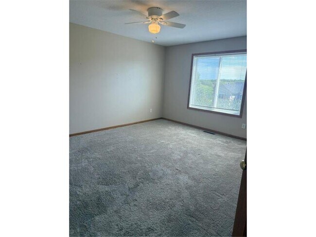 Building Photo - 6886 Meadow Grass Ln S