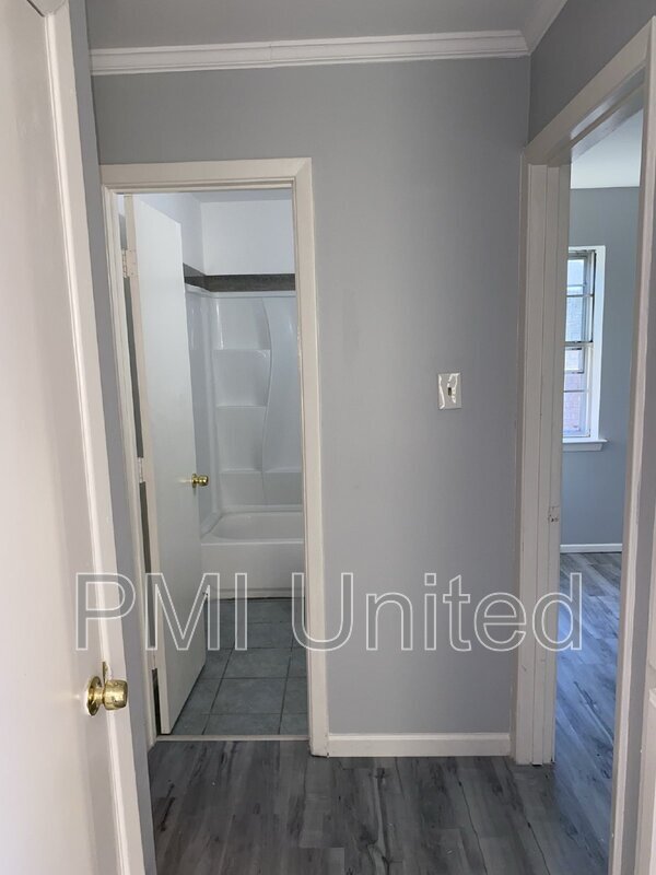 Building Photo - 729 Lisa Ln