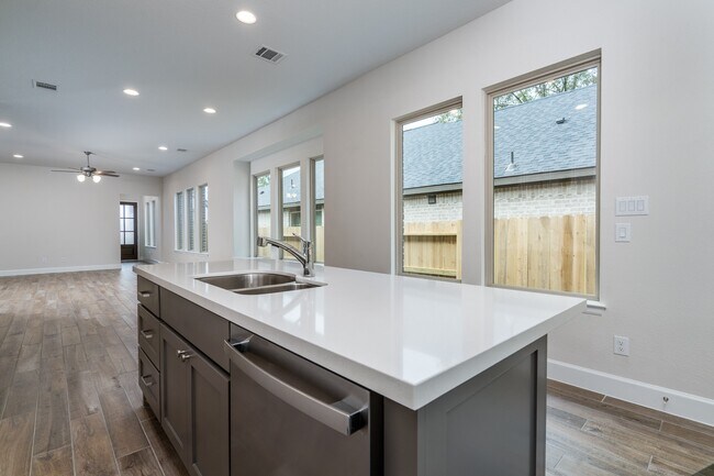 Building Photo - 30314 Ruby Frst Ct