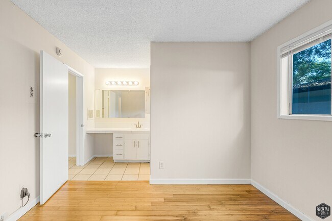 Building Photo - 2435 2nd St