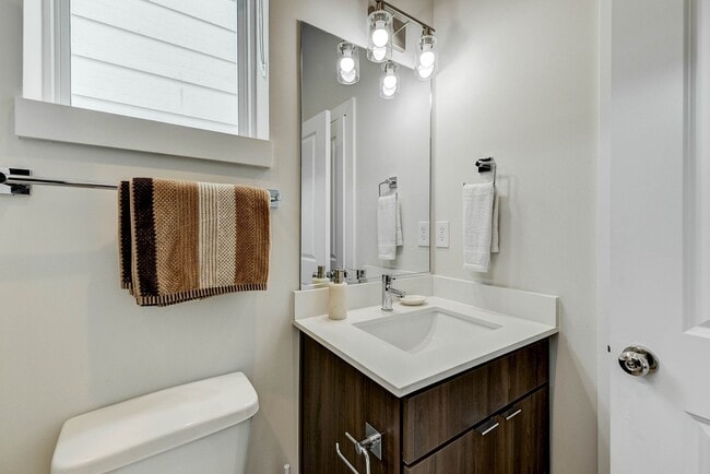 Building Photo - 5857 Dolores St