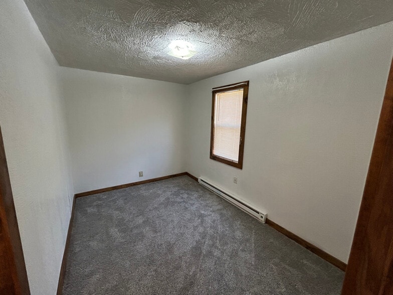 Building Photo - 154 Robley St