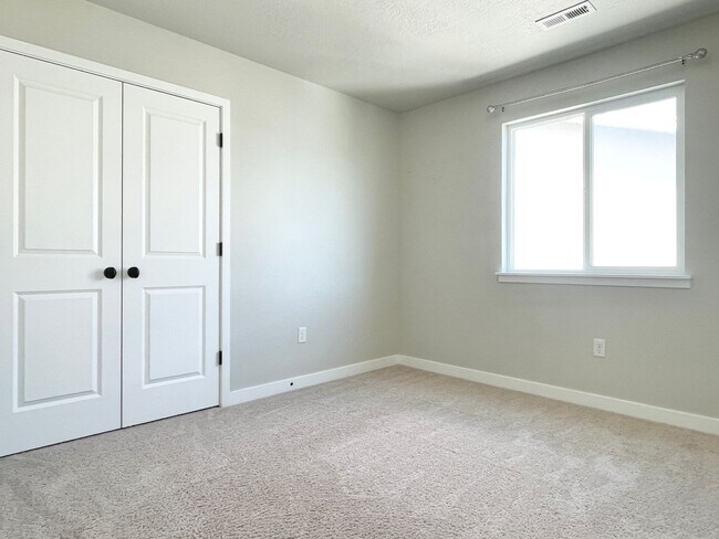 Building Photo - Modern Herriman Home at Big Bend Park!