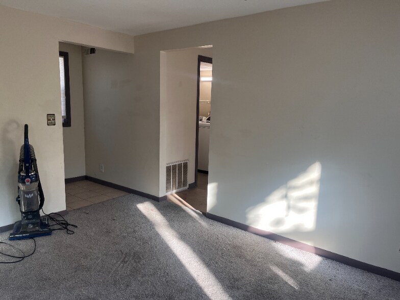 Building Photo - 204 Pekin Ave