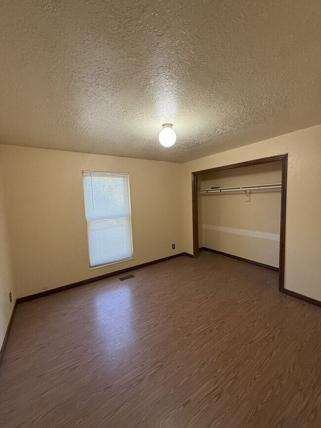 Building Photo - 4 Bed / 3 Bath Home for Rent in Riverdale,...