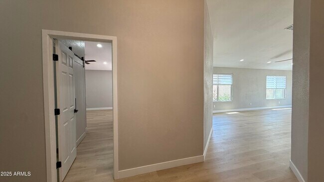 Building Photo - 16222 S 34th Way