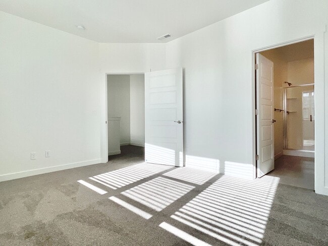 Building Photo - Beautiful Modern Townhome in American Fork!