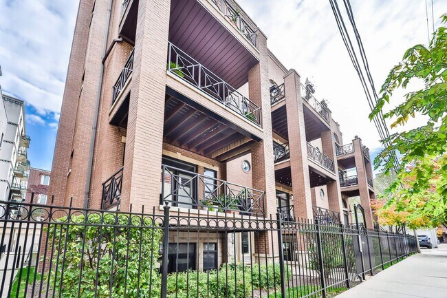 Building Photo - 663 N Peoria St