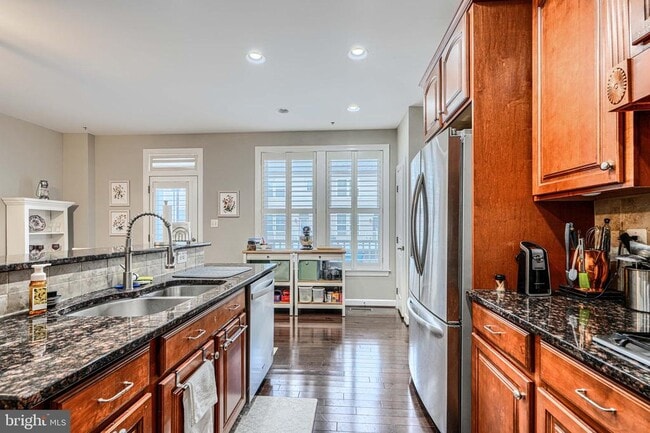 Building Photo - 432 Grand St