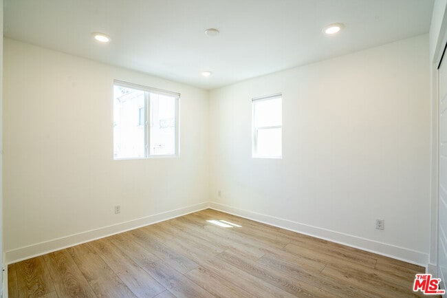 Building Photo - 5257 Bainbridge Pl