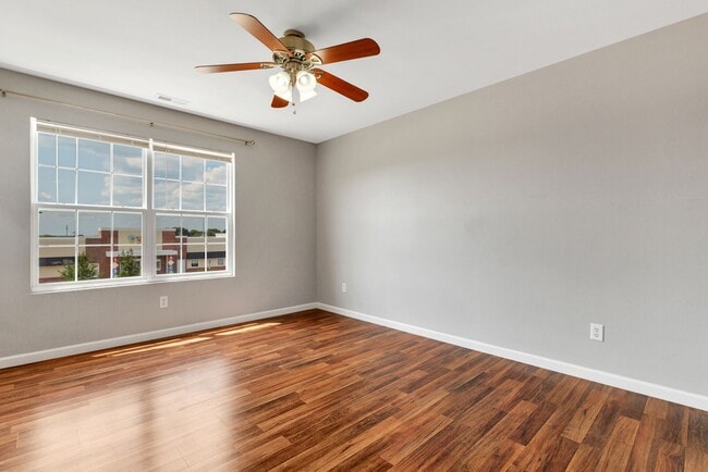 Building Photo - Beautiful 3b/3b Townhome!