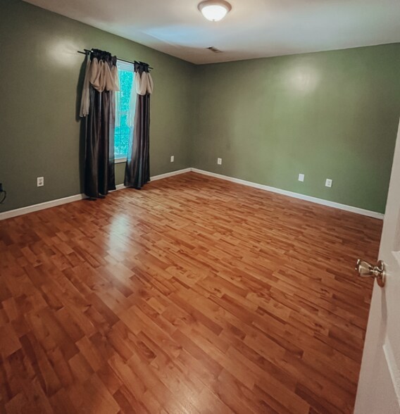 Building Photo - 214 Church Ave