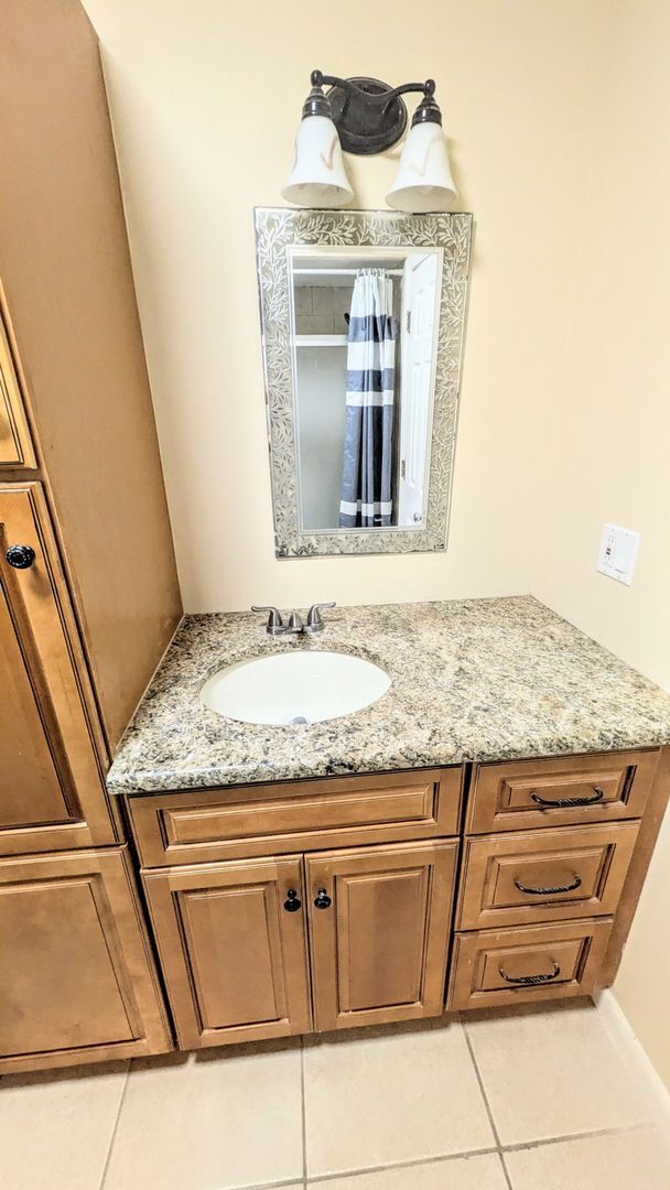 Building Photo - 2 BED 1 BATH CONDO ON SIESTA KEY **ALL UTILITIES/WIFI INCLUDED**