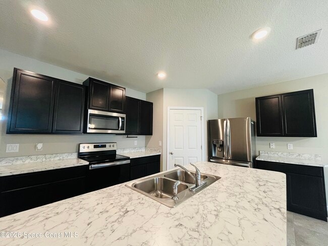 Building Photo - 420 Sorrento Dr
