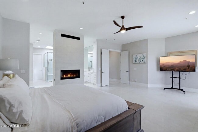 Building Photo - 6461 E Crested Saguaro Ln